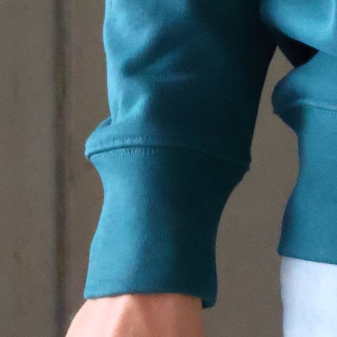 Detail: fabric weight of the knit